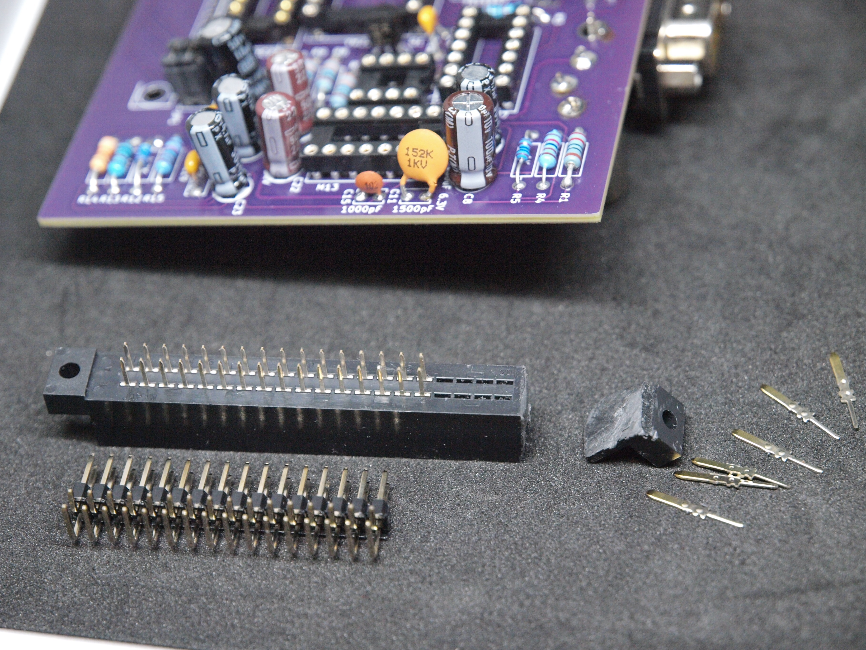 FM-7用 FM音源ボード自作 FCNコネクタの加工: くぼたかずみの「レトロ